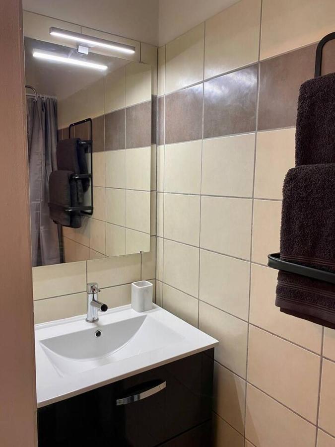 Accueillant Petit T2 Coeur De Centre Ville Lézignan-Corbières Εξωτερικό φωτογραφία